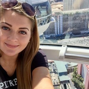 Meet your Posher, Caitlin